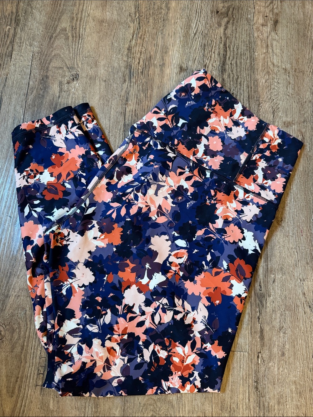Old Navy Navy Floral Capri Leggings with Coral and Cream Accents